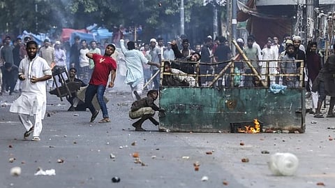 ബംഗ്ലാദേശില്‍ സംഘര്‍ഷം രൂക്ഷം, 105 മരണം; രാജ്യവ്യാപക കര്‍ഫ്യു പ്രഖ്യാപിച്ച് സര്‍ക്കാര്‍