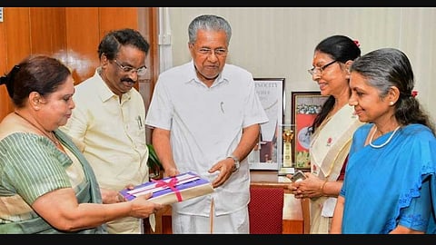 ഹേമ കമ്മീഷന്‍ റിപ്പോര്‍ട്ടിന്‍റെ പകര്‍പ്പ് സര്‍ക്കാര്‍ ഇന്ന് കൈമാറും; നല്‍കുന്നത് പൂർണമല്ലാത്ത റിപ്പോർട്ട്