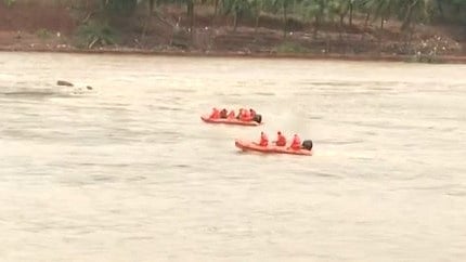 പുഴയില്‍ വീണ വൈദ്യുതി ലൈന്‍ പുറത്തെത്തിക്കുക പ്രധാന ലക്ഷ്യം;  അര്‍ജുനായുള്ള തെരച്ചില്‍ പുരോഗമിക്കുന്നു