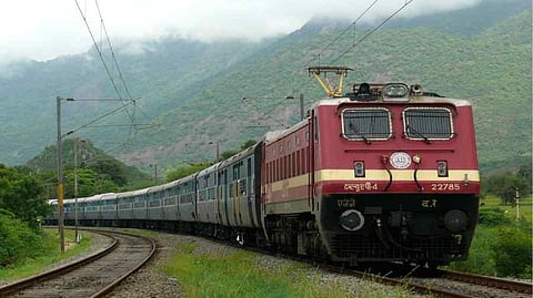 കനത്ത മഴ;  വന്ദേഭാരത്, പരശുറാം ട്രെയിന്‍ സമയത്തില്‍ മാറ്റം