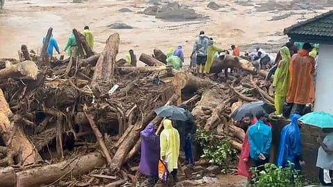 അട്ടമലയിൽ കുടുങ്ങിയ ഇതര സംസ്ഥാന തൊഴിലാളികളെ രക്ഷപ്പെടുത്തി