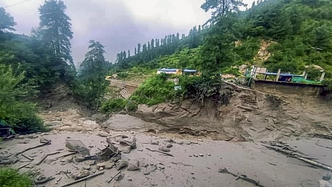 ഹിമാചലിൽ പ്രളയം;രക്ഷാപ്രവർത്തനം പുരോഗമിക്കുന്നു; 11 മരണമെന്ന് റിപ്പോർട്ട്