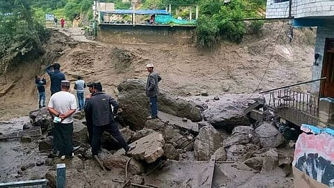 ഹിമാചലിലെ പ്രളയം: മരണ സംഖ്യ അഞ്ചായി, 50 ലധികം പേരെ കാണാതായതായി റിപ്പോർട്ട്