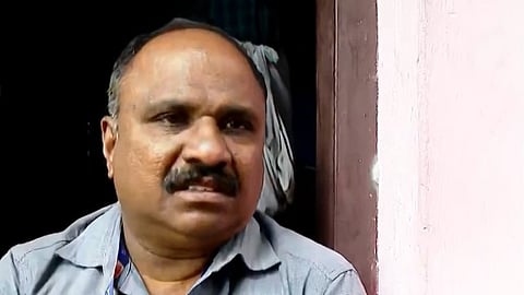 'ഞങ്ങളുടെ ജീവനും ജീവിതവും ദേ ഈ സ്‌കൂളിനകത്താ'; ഹൃദയം തകർന്ന് ഉണ്ണി മാഷ്