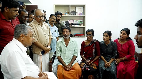 അർജുൻ്റെ കുടുംബത്തോടൊപ്പം മുഖ്യമന്ത്രി