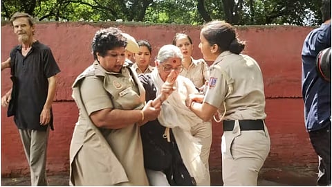 പലസ്തീൻ ഐക്യദാർഢ്യ പരിപാടി; ആനി രാജയെ കസ്റ്റഡിയിലെടുത്ത് ഡല്‍ഹി പൊലീസ്