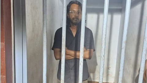 'സിനിമക്കാര്‍ക്ക് എന്തുമാകാമോ? നടന്‍ ബാല തോക്കുമായി വന്നത് സിദ്ദിഖ് അറിഞ്ഞില്ലേ'; യൂട്യൂബര്‍ 'ചെകുത്താന്റെ' അമ്മ