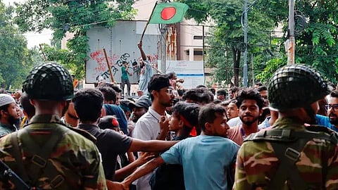 ഒരു മണിക്കൂറിനുള്ളിൽ രാജി വെക്കണം: ബംഗ്ലാദേശ് ചീഫ് ജസ്റ്റിസിന് പ്രക്ഷോഭകരുടെ അന്ത്യ ശാസനം