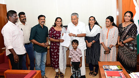 അതിജീവനത്തിന്റെ കേരള മോഡല്‍; വയനാട് ദുരിതബാധിതര്‍ക്ക് ഭൂമി നല്‍കി അജിഷയും ഭര്‍ത്താവും