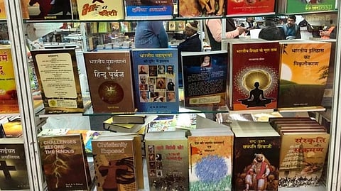 മധ്യപ്രദേശ് കോളേജുകളിൽ കാവിവൽക്കരണം; പാഠ്യപദ്ധതിയിൽ ആർഎസ്എസ് പ്രവർത്തകരുടെ പുസ്തകങ്ങൾ ഉൾപ്പെടുത്തണമെന്ന് സർക്കാർ