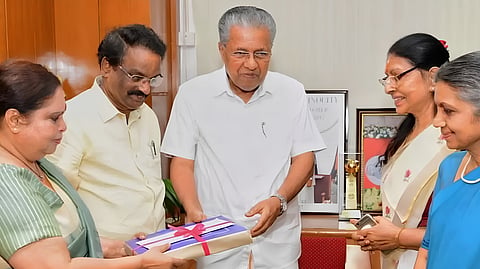ഹേമ കമ്മിറ്റി റിപ്പോർട്ട് പുറത്തുവിടാമെന്ന് ഹൈക്കോടതി; പരസ്യമാക്കരുതെന്ന ഹര്‍ജി തള്ളി
