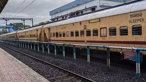 ഇനി സമരം വേണ്ട; യാത്രാ ദുരിതത്തിന് പരിഹാരം., പാലരുവി എക്സ്പ്രസിൽ നാല്  അധിക കോച്ചുകൾ അനുവദിച്ചു
