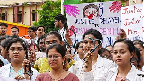 'ഇനിയും സമയം പാഴാക്കാനില്ല'; കൊല്‍ക്കത്തയിലെ വനിത ഡോക്ടറുടെ കൊലപാതകക്കേസ്
ഏറ്റെടുത്ത് സിബിഐ
