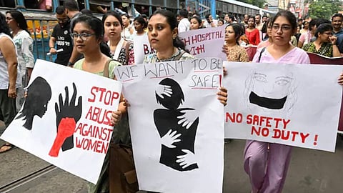 ആക്രമിച്ചത് ഒന്നില്‍ കൂടുതല്‍ പേര്‍; ദേഹം മുഴുവന്‍ മുറിവേറ്റ പാടുകള്‍; നടന്നത് കൂട്ടബലാത്സംഗമെന്ന് ഡോക്ടറുടെ മാതാപിതാക്കള്‍