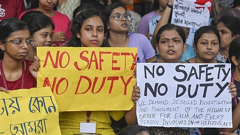കൊൽക്കത്ത ഡോക്ടറുടെ കൊലപാതകം: വനിതാ ഡോക്ടർമാർ ശ്രദ്ധ ആകർഷിക്കുന്ന രീതിയിൽ പെരുമാറരുത്,  വിചിത്ര മെമ്മോയുമായി അസം ഹോസ്പിറ്റൽ, വിവാദമായതോടെ പിൻവലിച്ചു