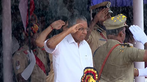 "വിഷമിച്ചിരുന്നാല്‍ മതിയാകില്ല, നമുക്ക് അതിജീവിക്കണം": സ്വാതന്ത്ര്യ ദിനത്തില്‍ പതാക ഉയര്‍ത്തി മുഖ്യമന്ത്രി