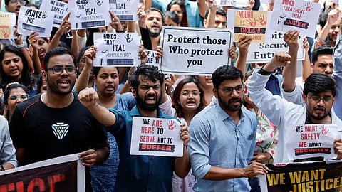 തിരികെ ജോലിയിൽ പ്രവേശിക്കണം, സുരക്ഷ ഉറപ്പാക്കാൻ സാധ്യമായതൊക്കെ ചെയ്യും: ഡോക്ടർമാർക്ക് ഉറപ്പുമായി കേന്ദ്രം