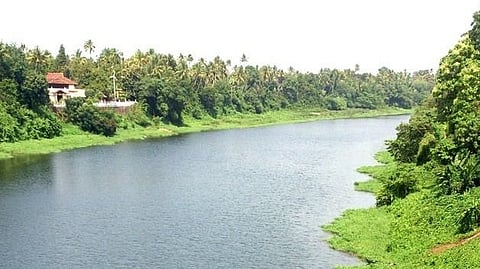 വീണ്ടുമെത്തി മഴമുന്നറിയിപ്പ്; ഡാമുകളുടെ ജലനിരപ്പ് പരമാവധിക്കടുത്ത്;  ചാലക്കുടി നിവാസികൾ പ്രളയഭീഷണിയിൽ