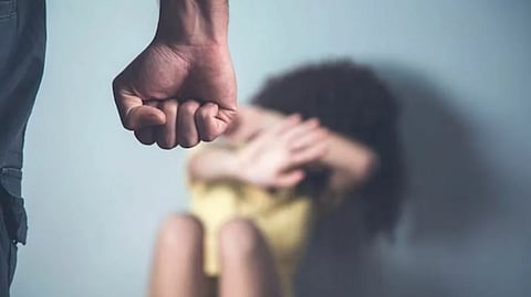 നഴ്‌സറിയിൽ വിദ്യാർഥിനികൾക്കെതിരെ ലൈംഗിക പീഡനം; താനെയിൽ പ്രതിഷേധം ശക്തം