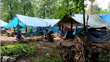 2018ലെ പ്രളയത്തിൽ എല്ലാം നഷ്ടപ്പെട്ടവർ; മുണ്ടക്കടവ് ആദിവാസി നഗറിലെ 27 കുടുംബങ്ങള്‍ ജീവിക്കുന്നത് വനത്തിൽ ഒരു സുരക്ഷയുമില്ലാതെ