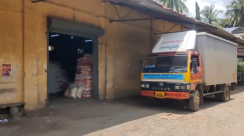 ഉച്ചഭക്ഷണ അരിയിൽ തിരിമറി, ലക്ഷങ്ങളുടെ നഷ്ടം; ഒറ്റപ്പാലം സപ്ലെകോ ഡിപ്പോയിലെ മുൻ  മാനേജർക്കെതിരെ കേസ്
