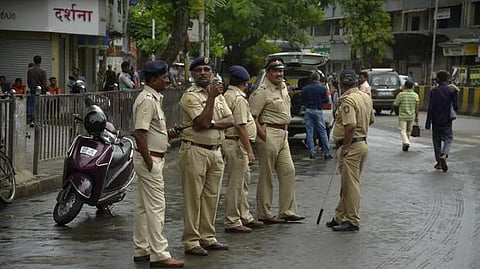 ബോംബൈ ഹൈക്കോടതി ഇടപെട്ടു; മഹാരാഷ്ട്ര ബന്ദ് പിന്‍വലിച്ചു; വായ് മൂടിക്കെട്ടി പ്രതിഷേധിക്കാന്‍ പ്രതിപക്ഷം