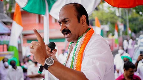 രഞ്ജിത്ത് നല്ല സംവിധായകൻ, അക്കാദമി ചെയർമാന്‍ സ്ഥാനം ഒഴിയുമെന്ന് കരുതുന്നു, സജി ചെറിയാൻ മന്ത്രി സ്ഥാനം ഒഴിയണമെന്ന്  വി ഡി സതീശൻ