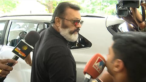 "പ്രതികരിക്കാന്‍ സൗകര്യമില്ല"; ക്ഷുഭിതനായി സുരേഷ് ഗോപി, മാധ്യമ പ്രവര്‍ത്തകരെ തള്ളിമാറ്റി