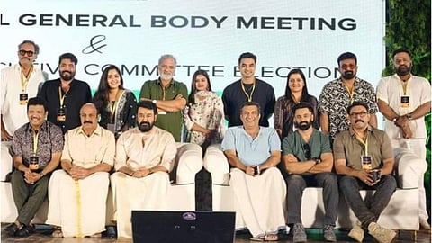 AMMA-യില്‍ കൂട്ടത്തകര്‍ച്ച: മോഹന്‍ലാല്‍ ഉള്‍പ്പെടെ രാജിവെച്ചു; എക്സിക്യൂട്ടീവ് പിരിച്ചുവിട്ടു