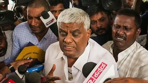 എച്ച്‌ഡി രേവണ്ണയുടെ ജാമ്യം റദ്ദാക്കില്ല, പ്രത്യേക അന്വേഷണ സംഘത്തിൻ്റെ ഹർജി തള്ളി കർണാടക ഹൈക്കോടതി; കൂട്ടുപ്രതികൾക്കും ജാമ്യം