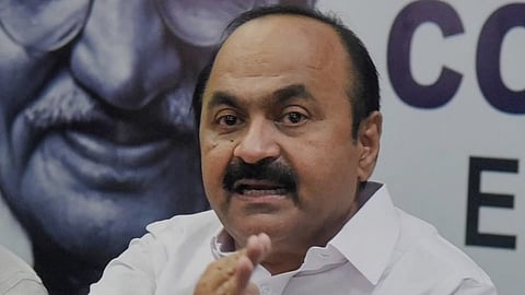 സിപിഎം മുകേഷിന് കുടചൂടുന്നു, ഘടകകക്ഷികളിൽ നിന്ന് ആവശ്യം വന്നിട്ട് പോലും മുകേഷിനെ സംരക്ഷിക്കുന്നു: വി.ഡി. സതീശൻ