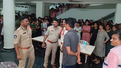 ആന്ധ്രാ പ്രദേശിലെ വനിതാ ഹോസ്റ്റലില്‍ ഒളിക്യാമറ; ദൃശ്യങ്ങള്‍ പകർത്തി വിറ്റത് വിദ്യാർഥികള്‍ക്ക്