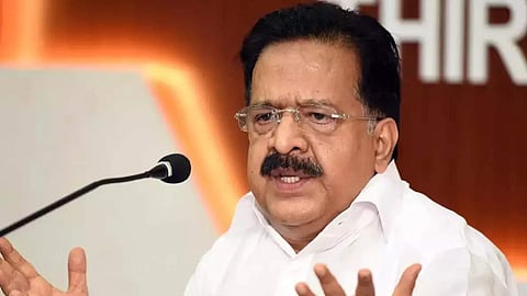 ഹേമ കമ്മിറ്റി റിപ്പോര്‍ട്ടിലെ പ്രധാന പേജ് എവിടെ? വലിയ ആളുകളെ സംരക്ഷിക്കാനുള്ള ശ്രമം നടക്കുന്നു: രമേശ് ചെന്നിത്തല