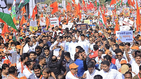 ശിവജി പ്രതിമ തകർന്നതിലുള്ള പ്രധാനമന്ത്രിയുടെ  ക്ഷമാപണം അഹങ്കാരം; പ്രതിഷേധ റാലിയില്‍ മഹാരാഷ്ട്രാ വികാരം ഉണർത്തി ഉദ്ധവ് താക്കറെ