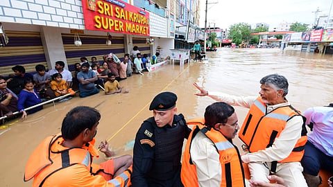 ആന്ധ്രയിലും തെലങ്കാനയിലും പേമാരി തുടരുന്നു; കാലവർഷക്കെടുതിയിൽ മരണം 31 ആയി