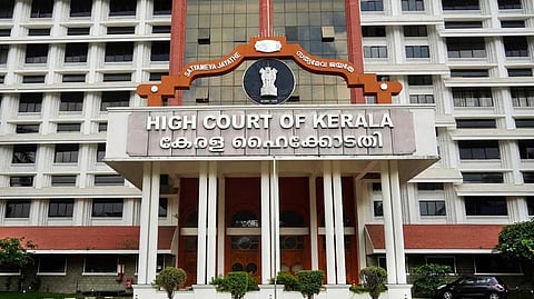ആലത്തൂരിൽ അഭിഭാഷകനോട് എസ്ഐ മോശമായി പെരുമാറിയ സംഭവം; എസ്ഐ റിനീഷിന് ശിക്ഷ വിധിച്ച് ഹൈക്കോടതി