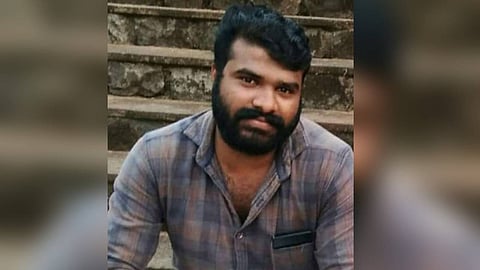 കവുങ്ങില്‍ കെട്ടിയിട്ട നിലയില്‍ യുവാവിന്‍റെ മൃതദേഹം; കൊലപാതകമെന്ന് സംശയം; അമ്മയും സഹോദരനും കസ്റ്റഡിയില്‍