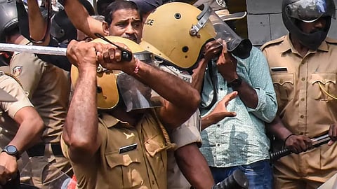 ഇഎംഎസ് മുതല്‍ പിണറായി വരെ; സർക്കാരിന് പൊലീസ് 'തലവേദനയായ' ചരിത്ര സന്ദർഭങ്ങള്‍