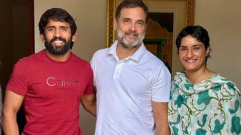 രാഷ്ട്രീയ സ്വപ്നങ്ങൾക്ക് തിരിച്ചടി; വിനേഷ് ഫോഗട്ടിൻ്റെ  രാജി അംഗീകരിച്ചിട്ടില്ലെന്ന് റെയിൽവെ