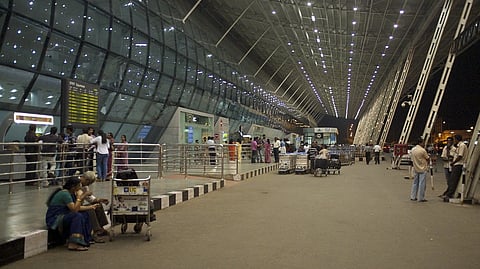 യാത്രക്കാരെ വലച്ച് കരാർ ജീവനക്കാരുടെ പണിമുടക്ക്; തിരുവനന്തപുരം എയര്‍പോര്‍ട്ടില്‍ വിമാനങ്ങള്‍ വൈകുന്നു