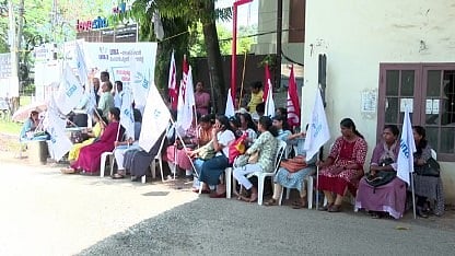 ഓണത്തിന് പ്രതിഷേധ കഞ്ഞിവെച്ചിട്ടും ഫലമില്ല; ആനുകൂല്യങ്ങള്‍ക്കായി ലേക്‌ഷോറുമായി വീണ്ടും ചർച്ച നടത്താന്‍ നഴ്സുമാർ
