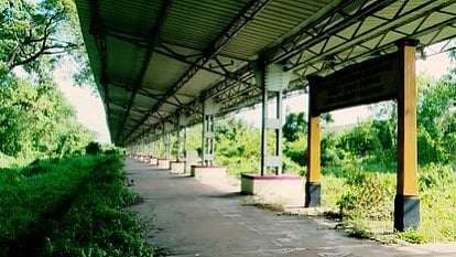 നശിക്കുന്ന കൊച്ചിന്‍ ഹാർബർ ടെർമിനസ് റെയിൽവേ സ്റ്റേഷന്‍; അവഗണിച്ച് സതേൺ റെയിൽവേ ട്രിവാൻഡ്രം ഡിവിഷൻ