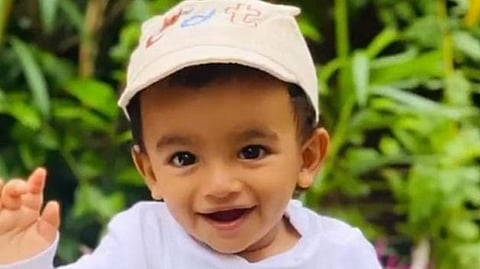 കളിക്കുന്നതിനിടയില്‍ ഗേറ്റ് ദേഹത്തേക്ക് മറിഞ്ഞു; രണ്ട് വയസ്സുകാരന് ദാരുണാന്ത്യം