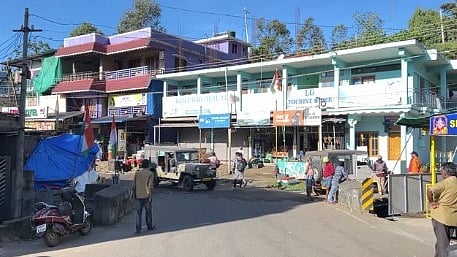 ചിന്നക്കനാലിൽ കോടതി വിധി മറികടന്ന് കെട്ടിടങ്ങൾക്ക് പ്രവർത്തനാനുമതി; പഞ്ചായത്ത് സെക്രട്ടറിയുടെ നടപടിയിൽ പ്രതിഷേധം