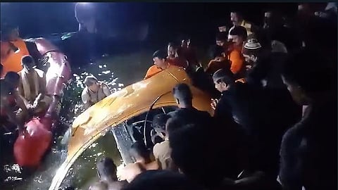 കുമരകത്ത് കാര്‍ ആറ്റില്‍ വീണ് അപകടം; രണ്ട് പേർക്ക് ദാരുണാന്ത്യം; ഒരാൾ മഹാരാഷ്ട്ര സ്വദേശി
