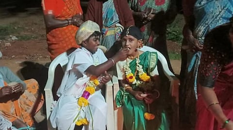 മഴ പെയ്യിക്കാൻ 'കുട്ടി വരനും വധുവും'; കൗതുകമായി കർണാടക ഗ്രാമത്തിലെ ഈ ആചാരം