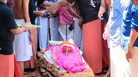 ഇനി മലയാളിയുടെ മനസിൽ മരണമില്ലാതെ; ഉറ്റവരോടും ഉടയവരോടും വിട പറഞ്ഞ് അര്‍ജുന്‍