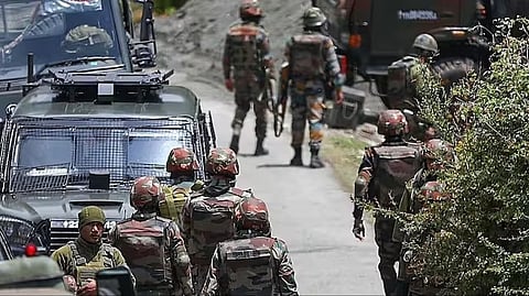 ജമ്മു കശ്‌മീരിലെ ആക്രമണം; രണ്ട് ഭീകരർ കൊല്ലപ്പെട്ടു, മൂന്ന് സൈനികർക്ക് പരുക്ക്