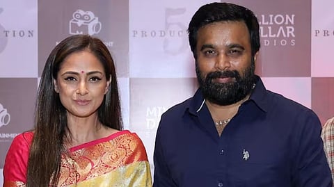 സിമ്രനൊപ്പം ശശികുമാര്‍; ഫാമിലി എന്റര്‍ട്ടെയിനര്‍ വരുന്നു