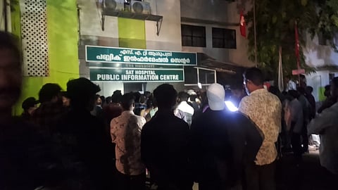 തിരുവനന്തപുരം എസ്എടി ആശുപത്രിയിലെ അത്യാഹിത വിഭാഗത്തിൽ വൈദ്യുതിയില്ല; പരിശോധന നടത്തുന്നത് മൊബൈൽ ടോർച്ചിന്റെ വെളിച്ചത്തിൽ